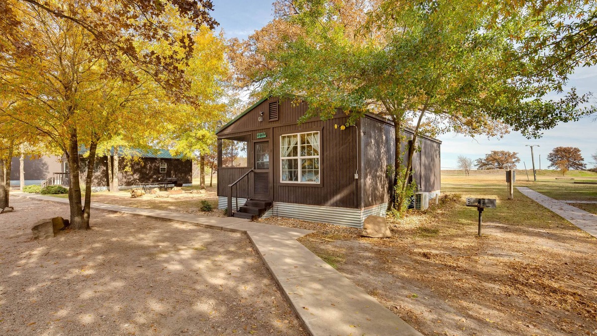 Cayuga Apartment | Grill & Dock Access: Waterfront Kerens Cabin