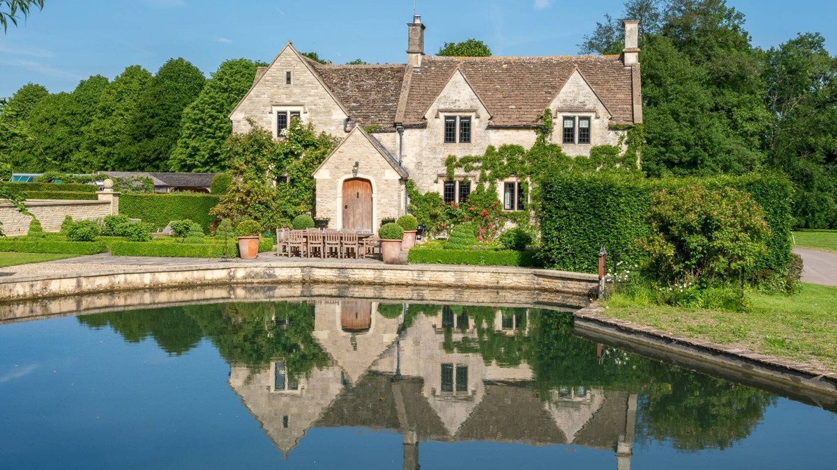Alderley House | Grindstone Mill - sleeps 12 guests in 6 bedrooms