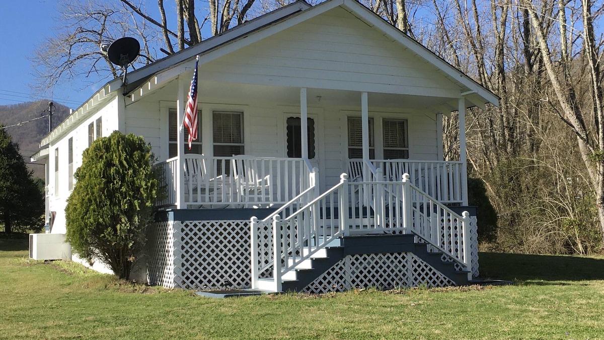 Stecoah House | Grist Mill Crossing Cottage, 466 Stecoah Rd, Robbinsville, NC 28771