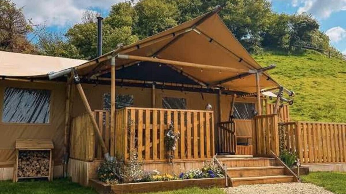 Castle Cary Cabin | Grisway Safari Tent Lodge - Next Door to The Newt In Somerset