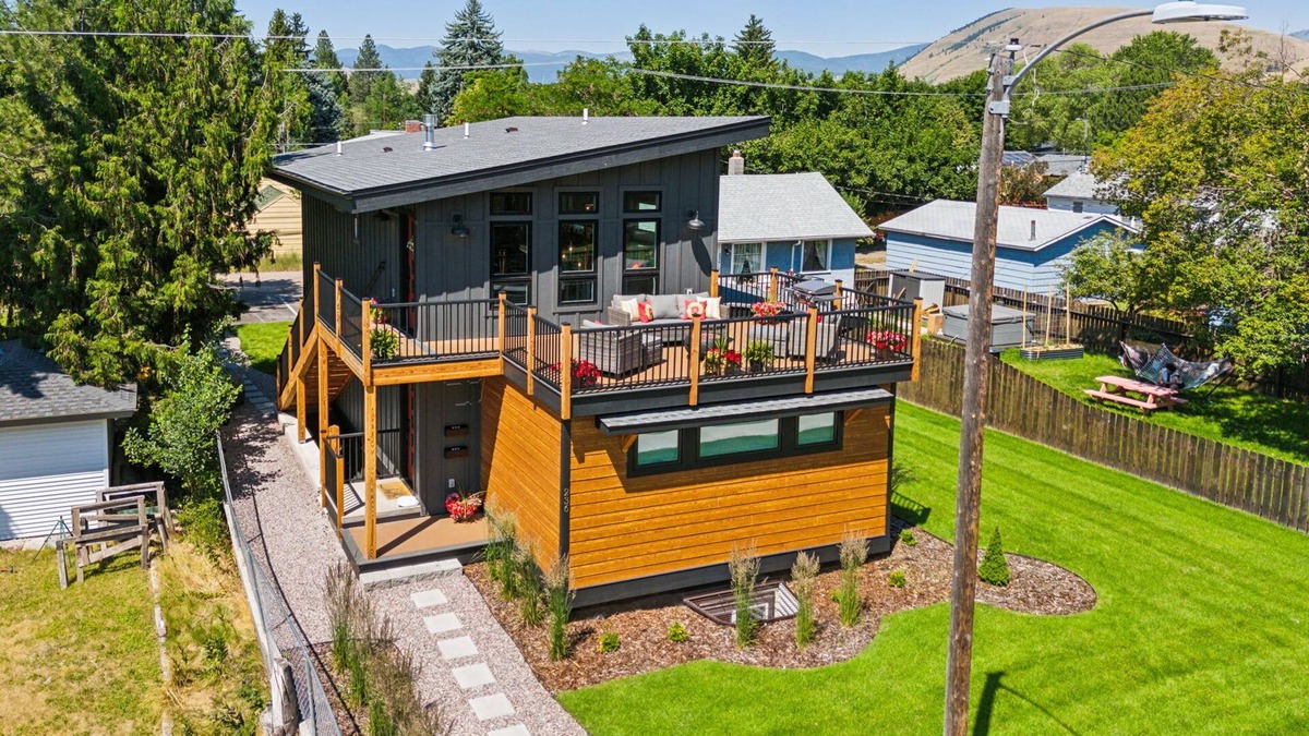 Rose Park Apartment | Griz Country Cottage - New Top Level Tri-Plex in the University District