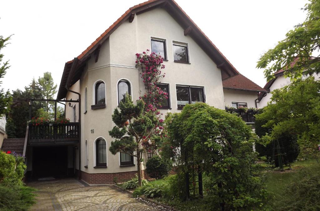 Bußleben Apartment | Große Ferienwohnung am grünen Stadtrand