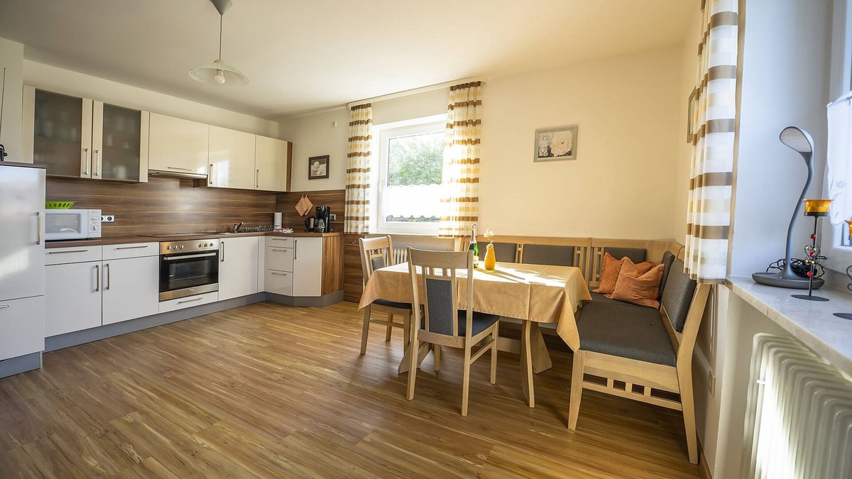 Moosbach Apartment | Große gemütliche Ferienwohnungen mit Balkon in ruhiger Lage