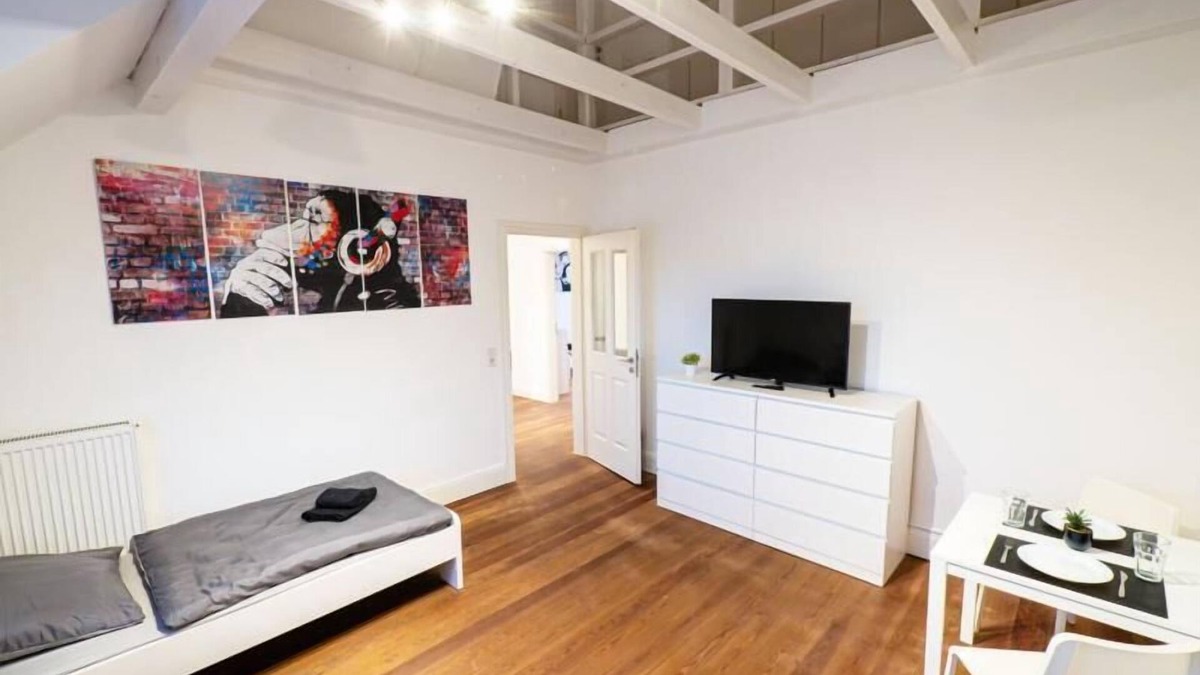 Ahrensburg Apartment | Große Monteurwohnung in Villa – 4 Zimmer, WLAN, TV, Küche – Ahrensburg Nähe Hamburg - OD06b