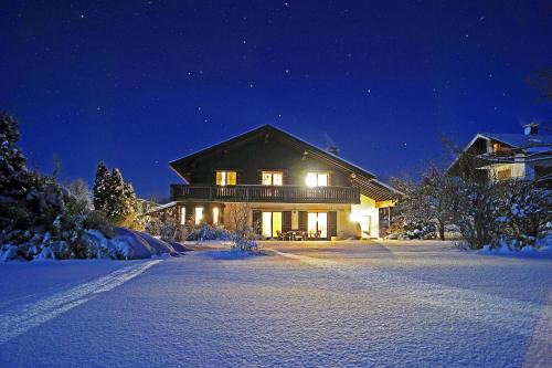 Weißachen House | Großes Ferienhaus - Own cottage near Chiemsee