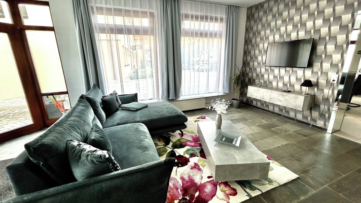Untermunkheim Apartment | Großzügige Helle Wohnung am Storchennest