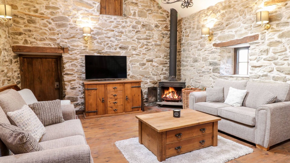 Llanfair Caereinion House | GROES HEOL, pet friendly, character holiday cottage in Mallwyd
