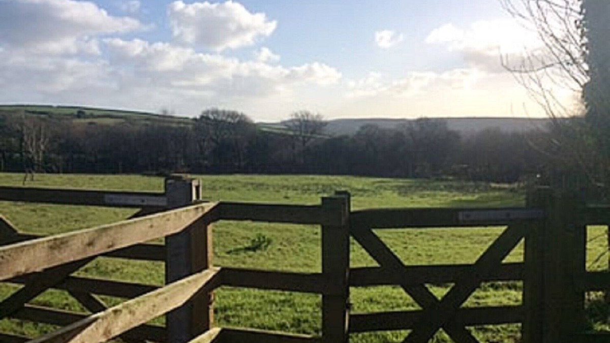 St Wenn House | Grooms Cottage- Sleeps 4 in 2 bedrooms plus 2 to 4 dogs depending on size.