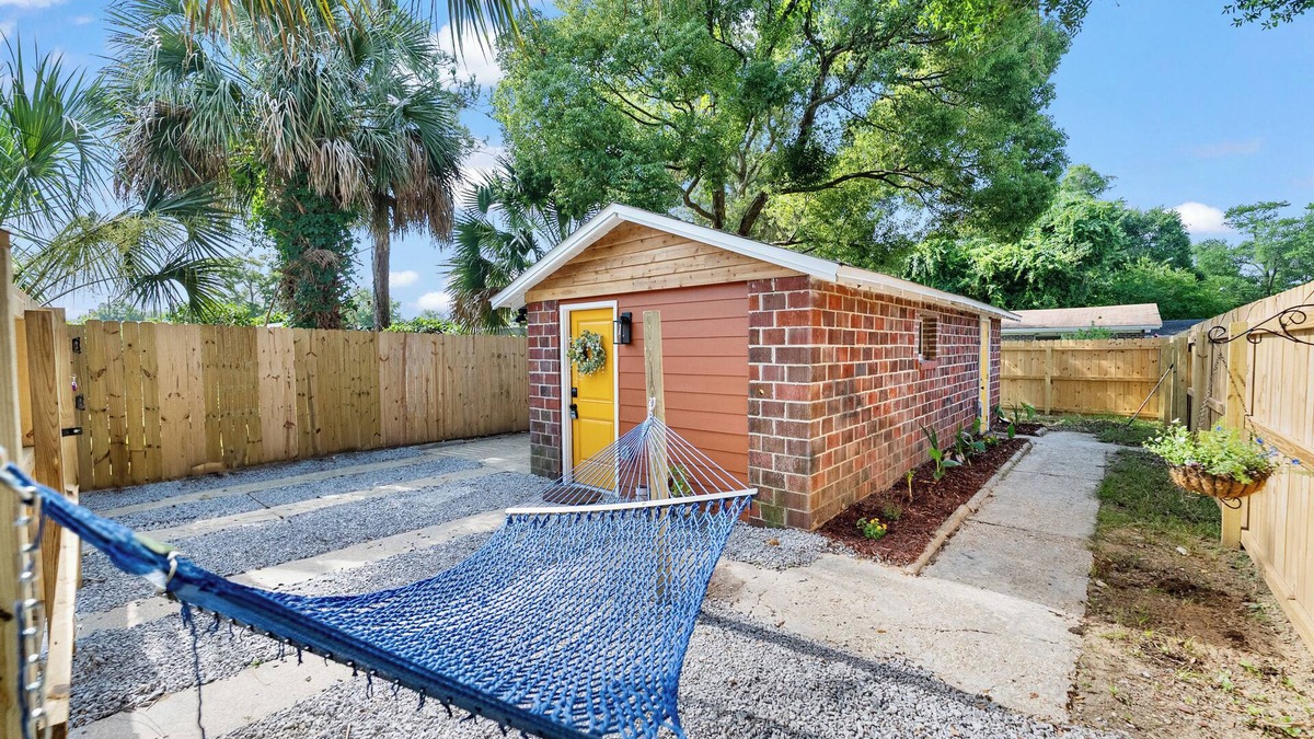 South Pensacola Cottage | Groovy Cottage in Downtown Pensacola, Pet Friendly