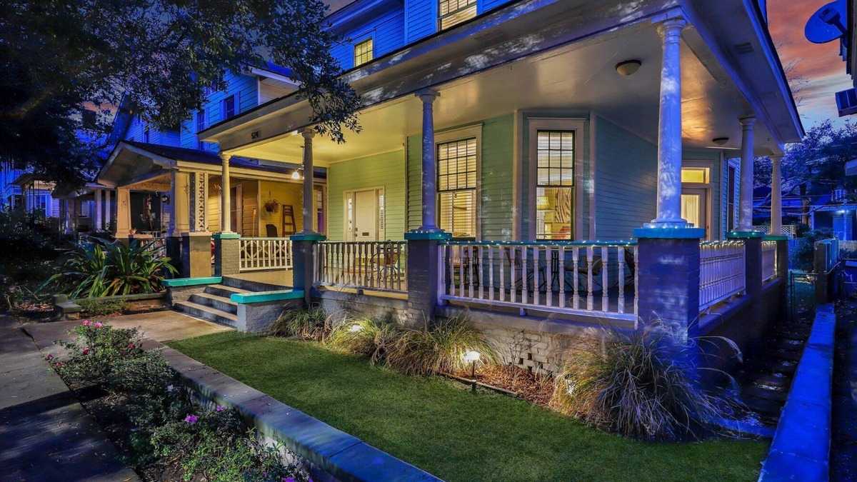 Dixon Park House | Groovy, Historic, Artist's Downtown Victorian Bungalow Near Forsyth Park, ❤️ DOGS