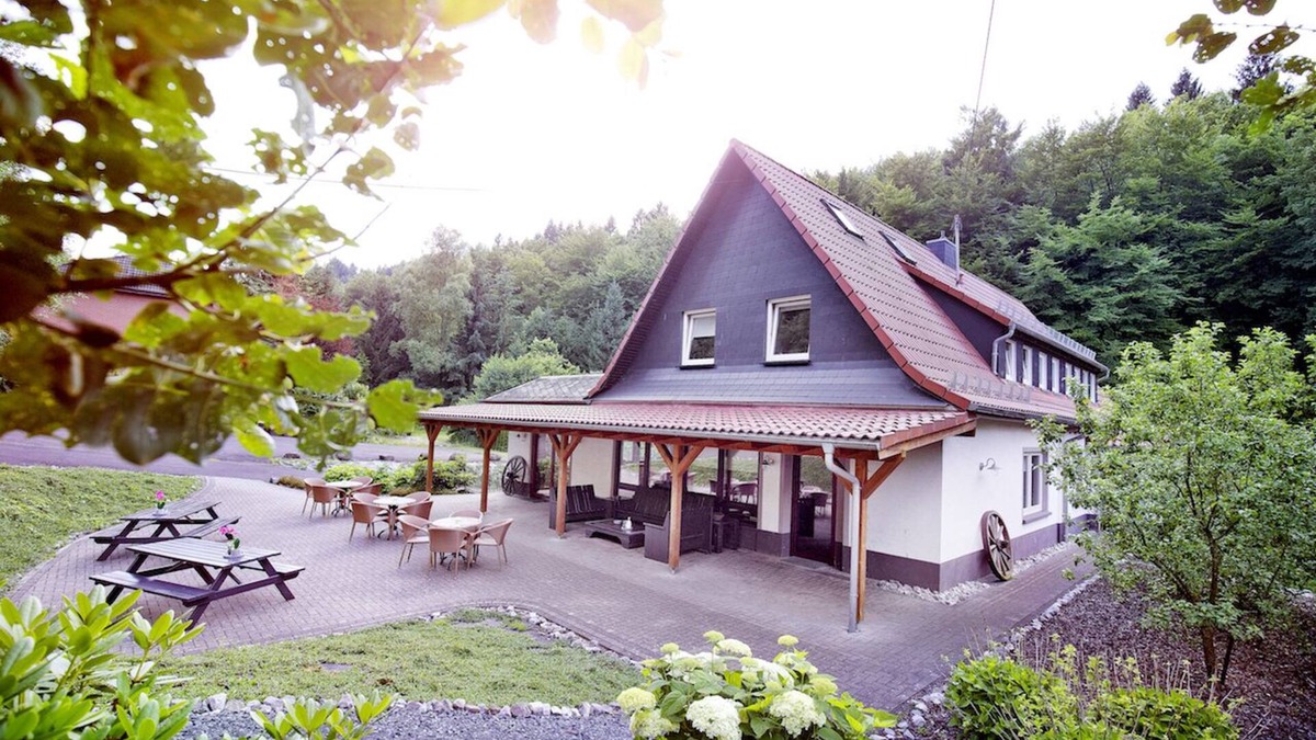 Schutzbach House | Grosses Ferienhaus für 2 Familien mit Sauna, Whirlpool, Kino, Bar und Billard