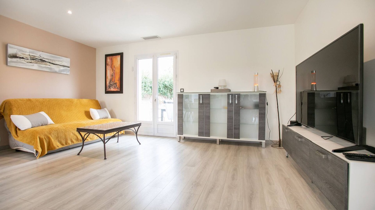 Boulazac-Isle-Manoire House | Ground floor fully air-conditioned garden swimming pool