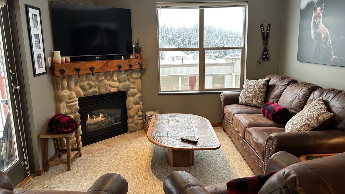 Silver Star Mountain Condo | Ground Floor large Corner Condo - 2 queen beds, Ski in/out, pet-friendly