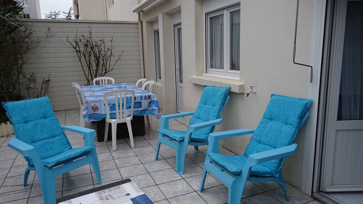 Les Sables d'Olonne Apartment | Ground Floor Apartment with Private Garden, Parking, and Close Beach Access in Les Sables-d'Olonne
