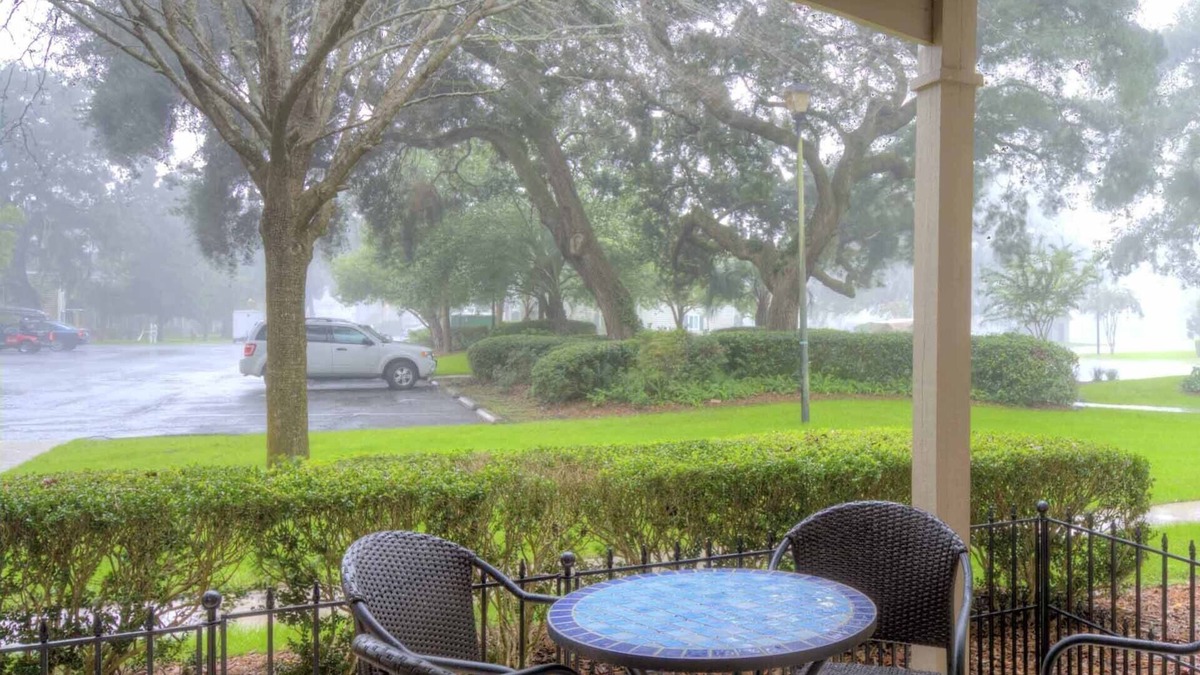 Demere Park Condo | GROUND FLOOR, WASHER & DRYER, PET FRIENDLY. CLOSE TO BEACH AND VILLAGE!