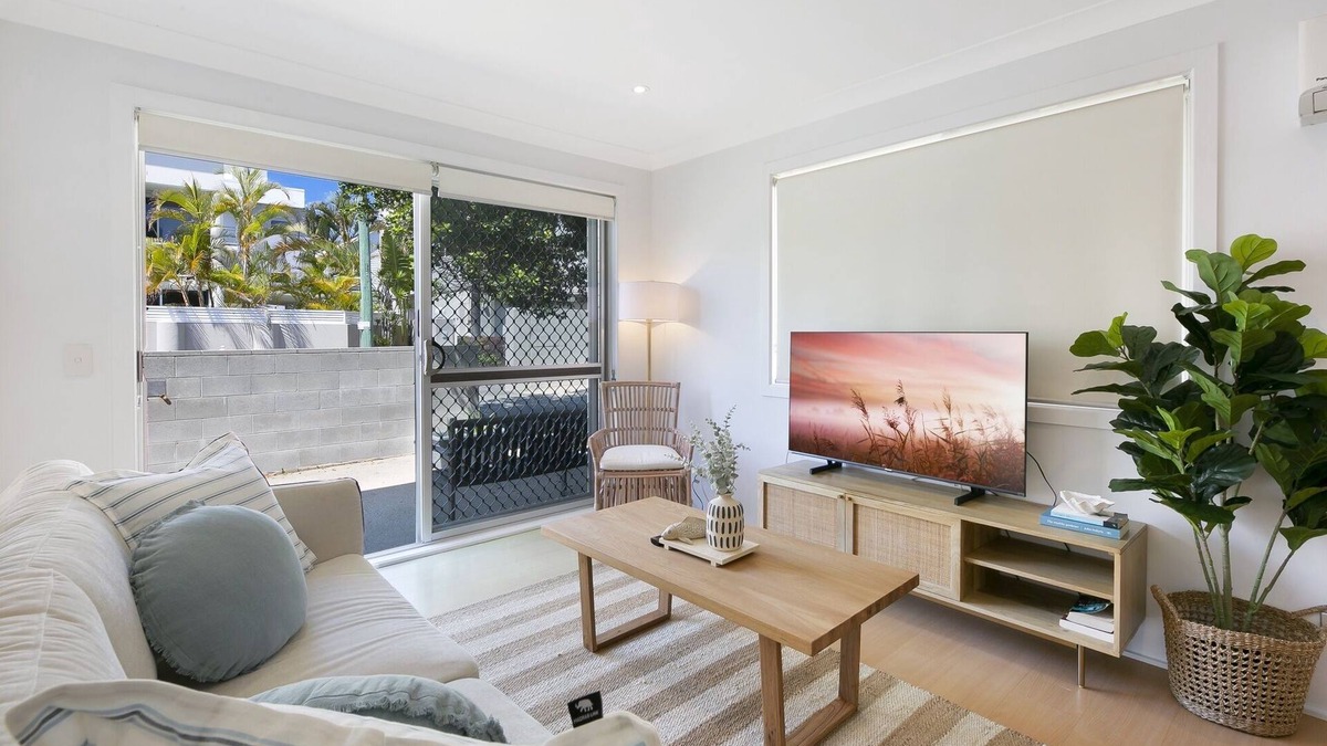 Gold Coast Apartment | Ground Floor 2-Bed Mermaid Beach Pad with Parking