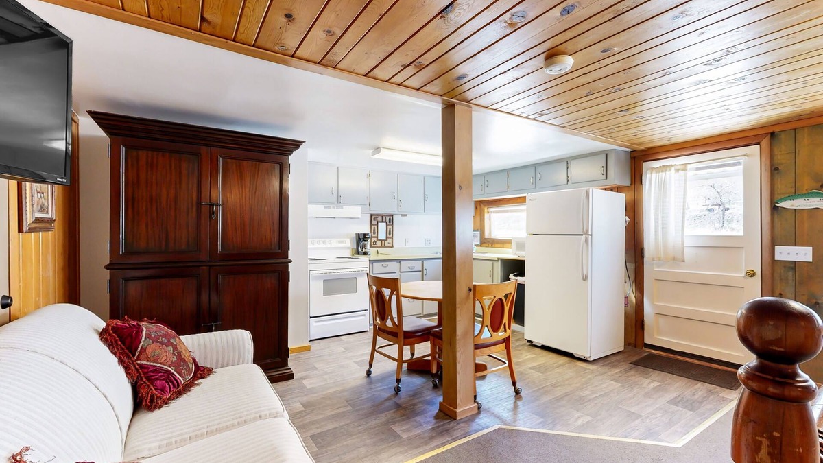 Naturita House | Ground-floor aparthotel with deck, kitchen, volleyball, mtn views