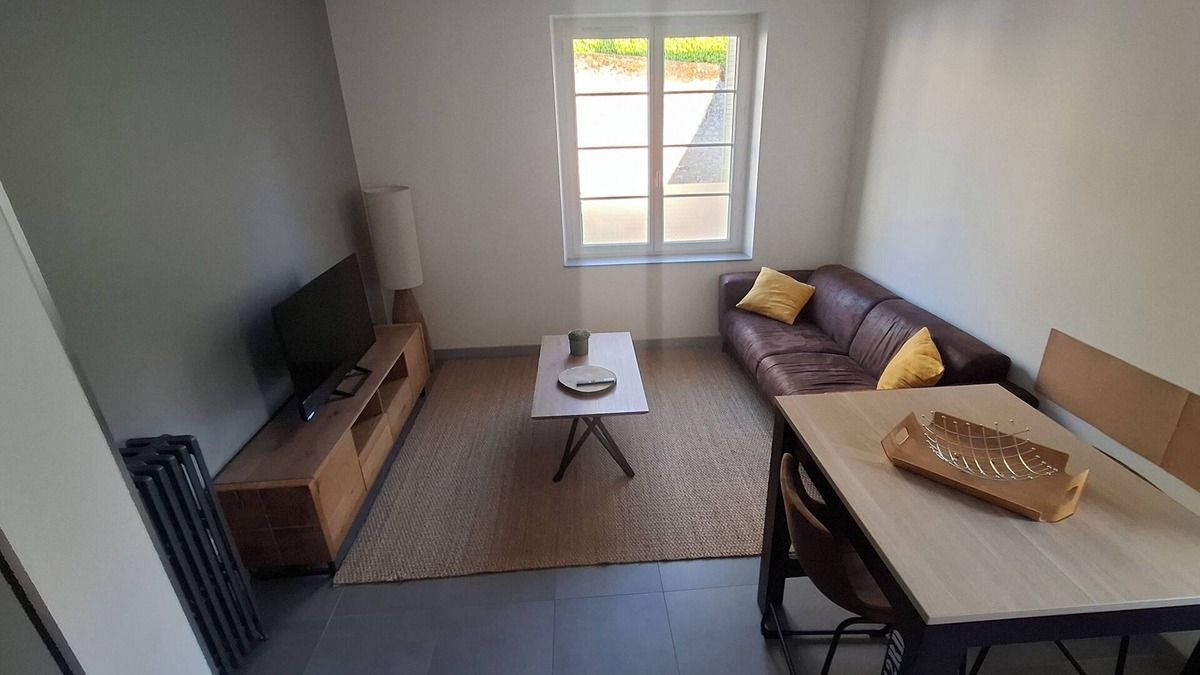Beaugency Apartment | Ground floor apartment with courtyard. A town house with two apartments.