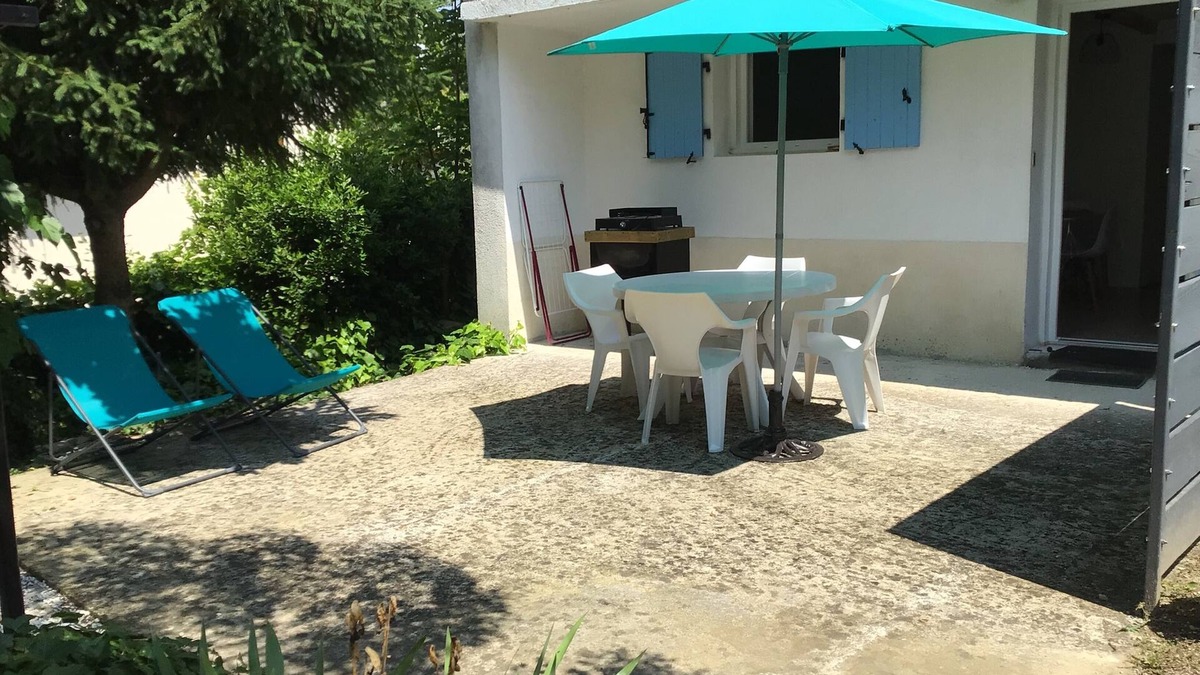 Ruoms House | Ground floor apartment in villa between river and city center