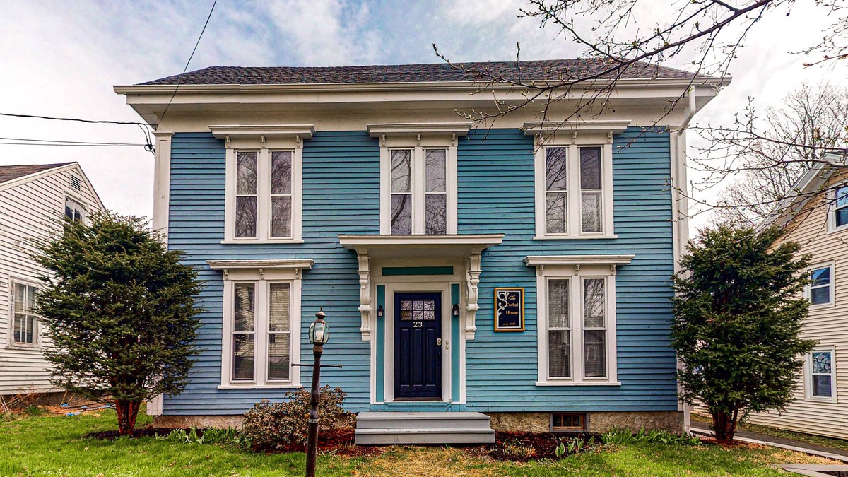 Bucksport House | Ground-floor duplex with WiFi & W/D - walk to river and downtown