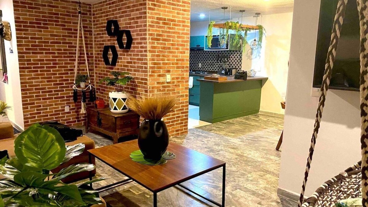 Zapopan Apartment | GROUND FLOOR, ENORMOUS WITH GARDEN AND PARKING FOR 11 PAX. EXPO AREA