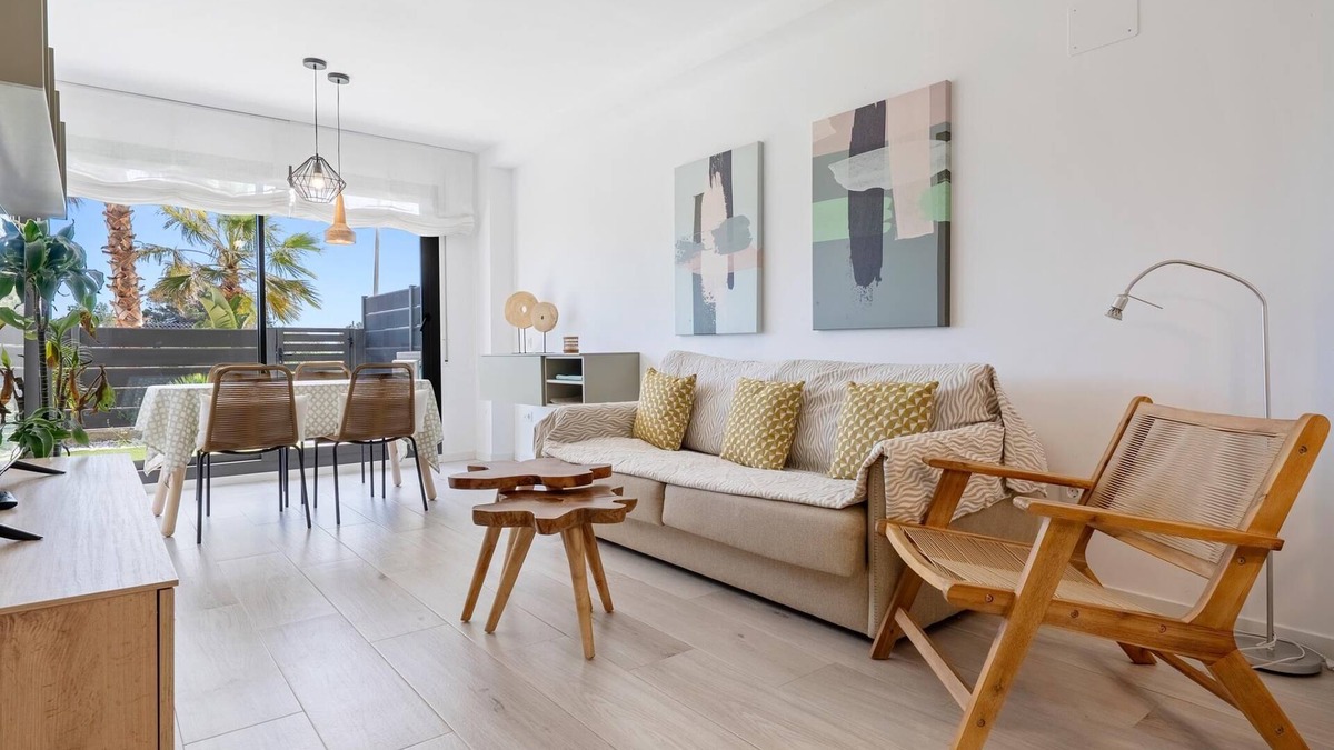 Roques Daurades Apartment | Ground floor with private garden 1min beach