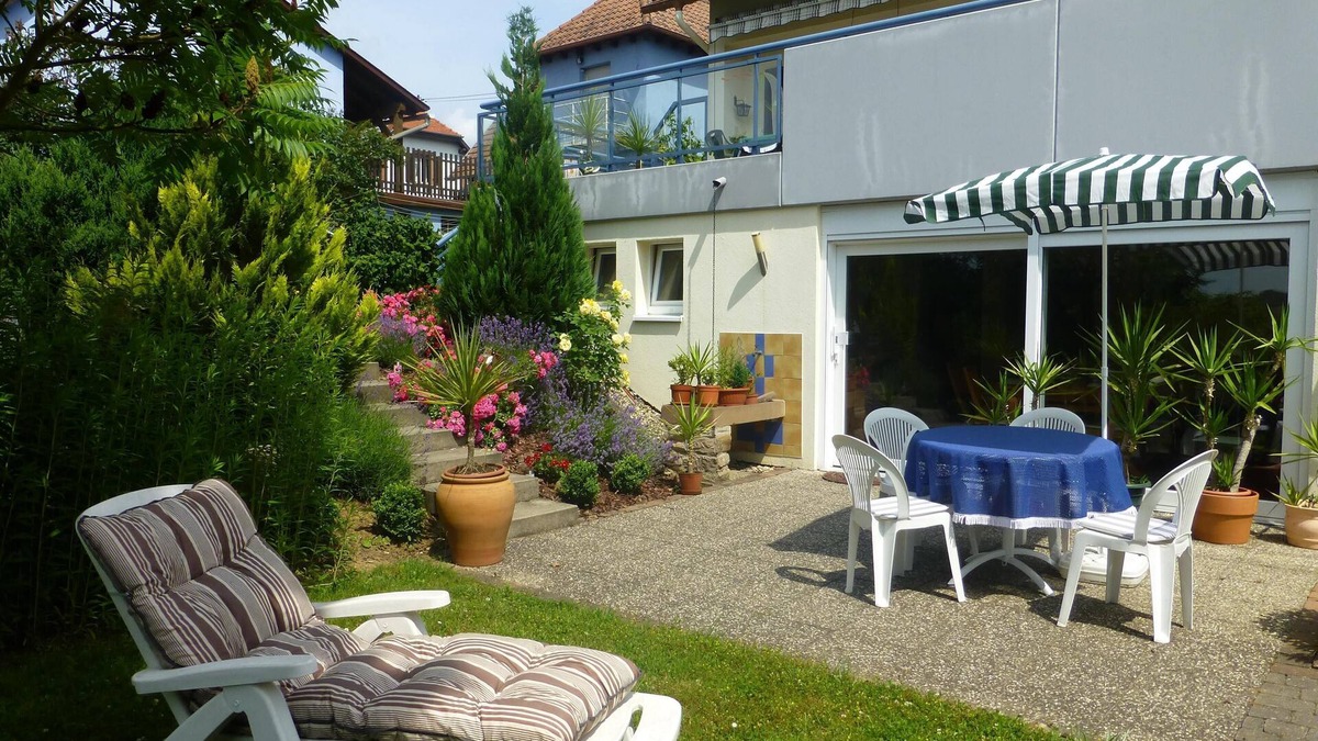 Kutzenhausen Cottage | Ground floor in a large garden