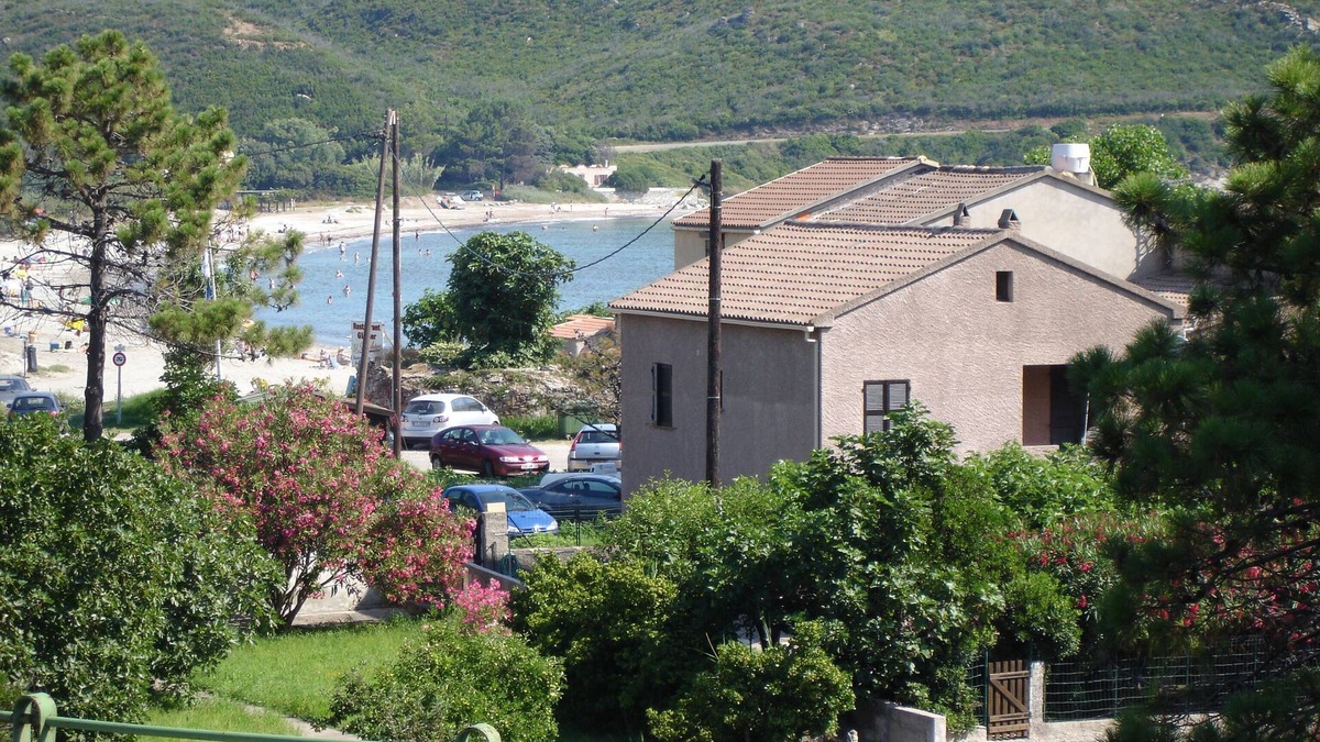 Pietracorbara Apartment | Ground floor Maison Rose 50 metres from the sandy beach