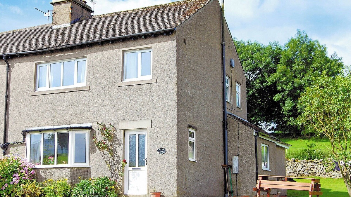 Aysgarth Cottage | Ground Floor: nLiving room: TV, DAB Radio, CD Player, Open FirenDining room.