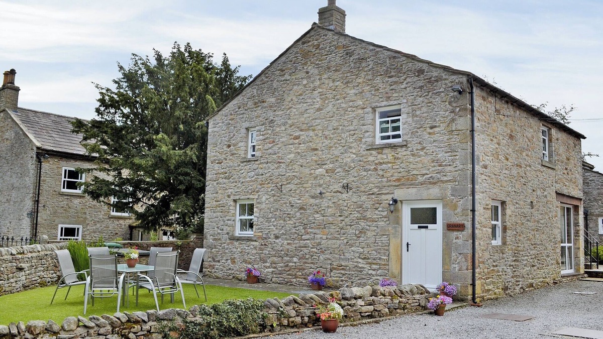 Leyburn Cottage | Ground Floor: nLiving room: TV, Sky, Open FirenDining room.