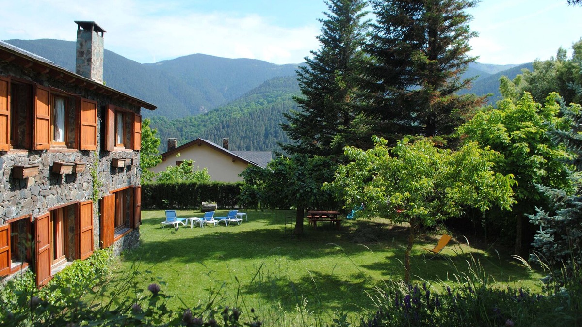 Toses House | Ground floor of an isolated rustic house with garden