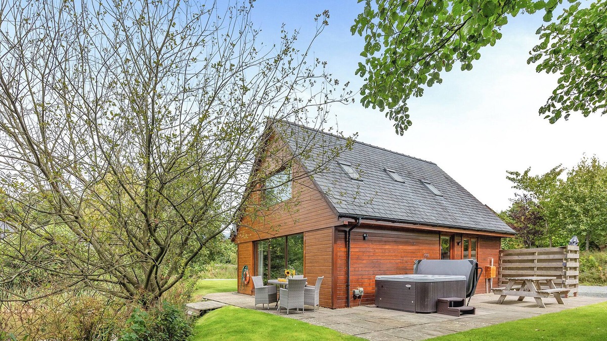 Menai Bridge Ski Chalet | Ground floor: Spacious open plan lounge, kitchen, dining area with log burner.
