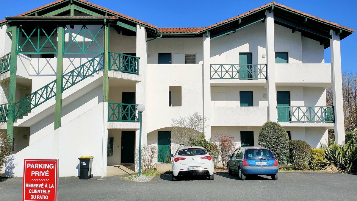 Cambo-les-Bains Apartment | Ground floor studio with small garden in the center of Cambo les bains.