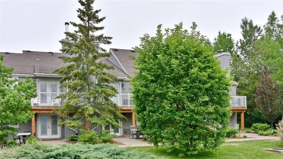 Collingwood Condo | Ground Floor Two bedroom Collingwood Condo