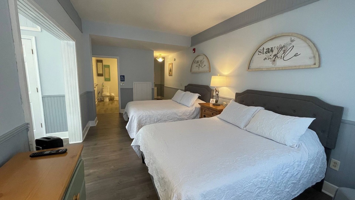 Frankford Bed & Breakfast | Ground floor, Two queen Beds - Room 6 The Inn at Dirickson Creek
