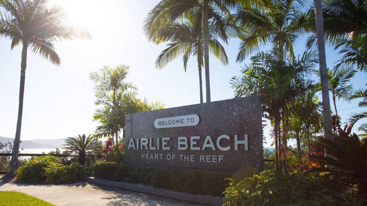 Jubilee Pocket Apartment | Ground floor unit direct pool access
