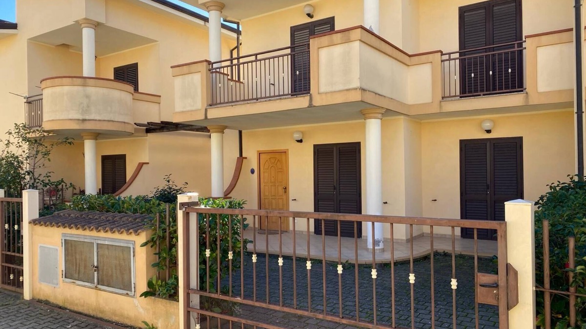 Villapiana Apartment | Ground-floor villa with reserved parking space a stone's throw from the sea