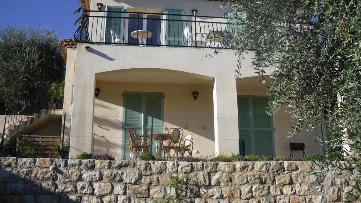 Grasse Apartment | Ground floor villa for 3 people
