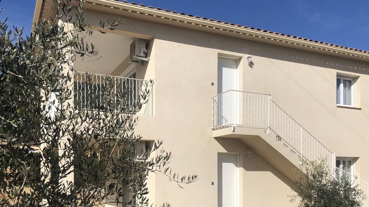 Ajaccio House | Ground floor villa in Ajaccio with communal swimming pool