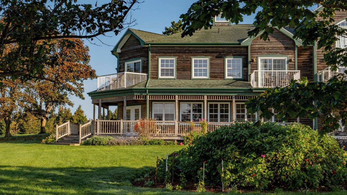Little Pond Apartment | Ground level 2 bedroom with wrap around porch