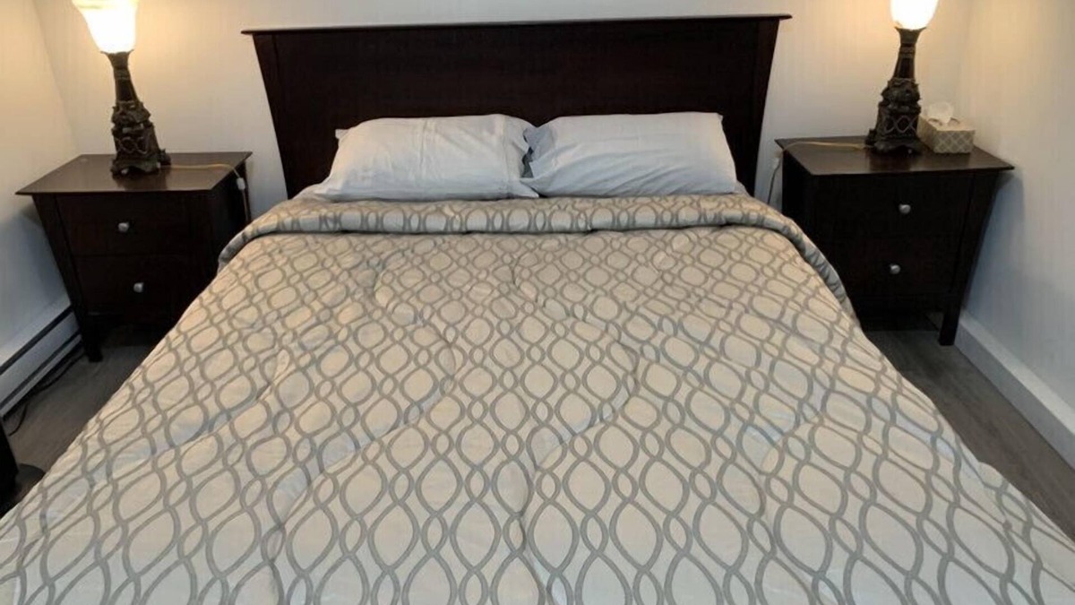 Langley House | Ground level private suite in a beautiful neighbourhood! Separate entrance.