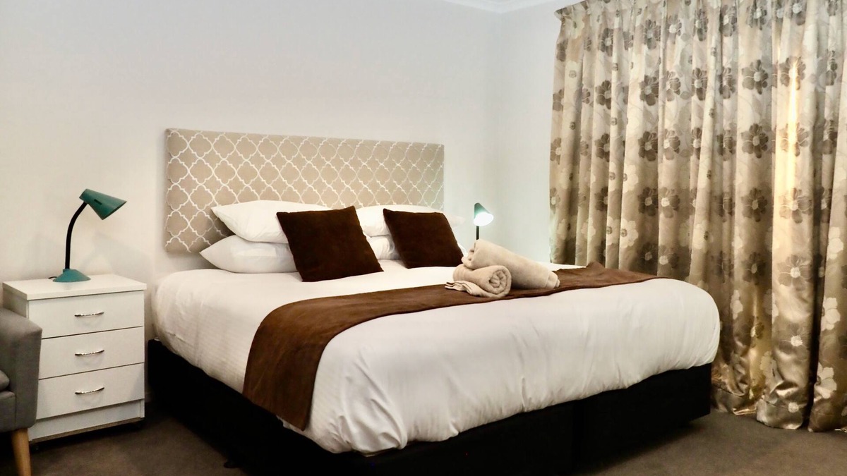 Jindabyne Apartment | Ground level studio with lake view.