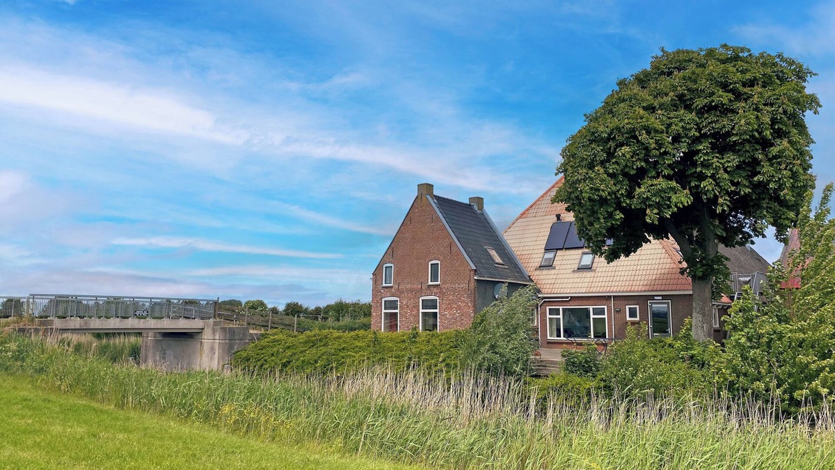 Sint Annaparochie House | Group accommodation in Friesland on Blikvaart