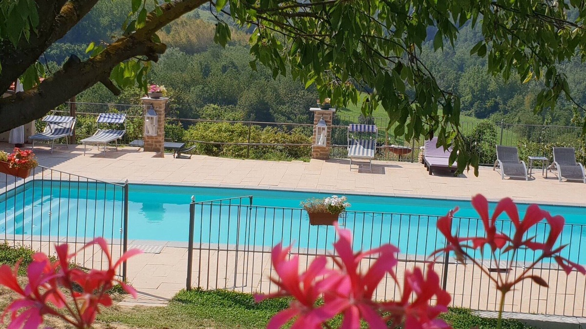 Bonvicino House | Group Accommodation with pool and private garden near Barolo