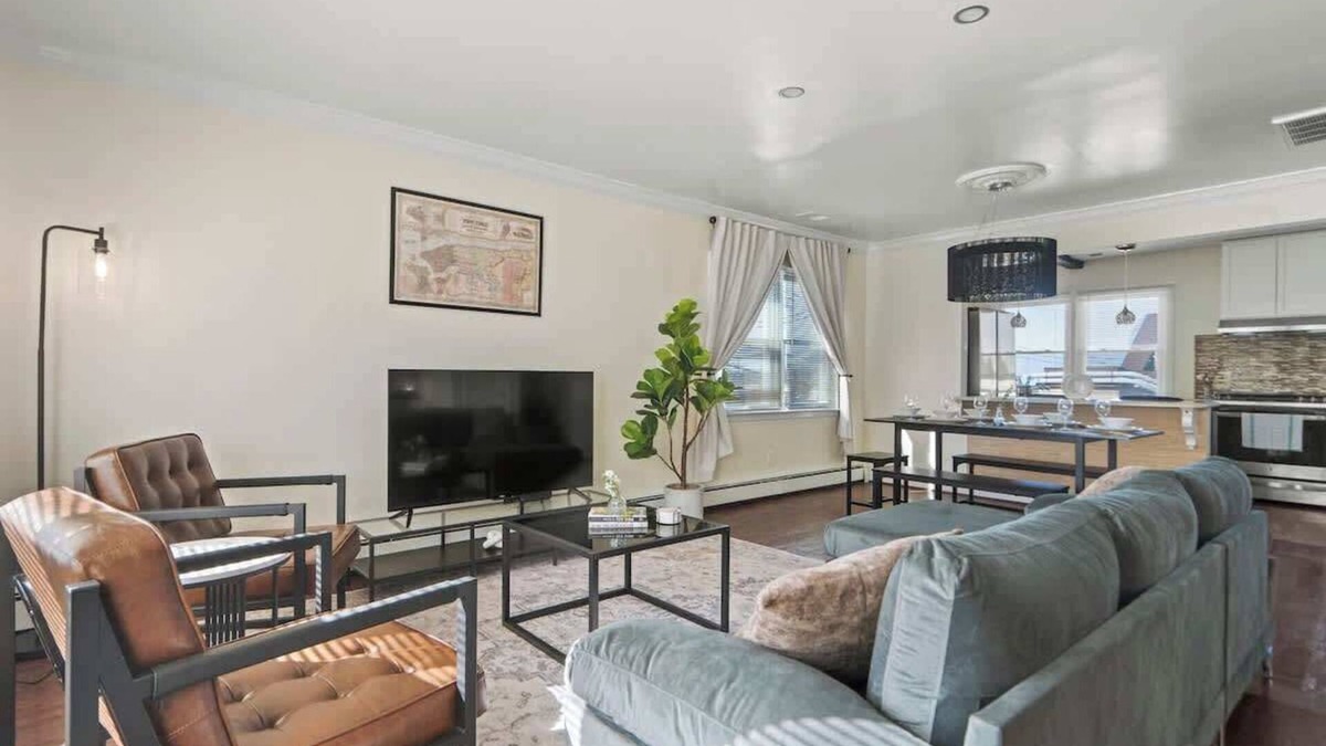 North Bergen House | Group Chic | 25 Mins ->NYC | Free Parking | W/D