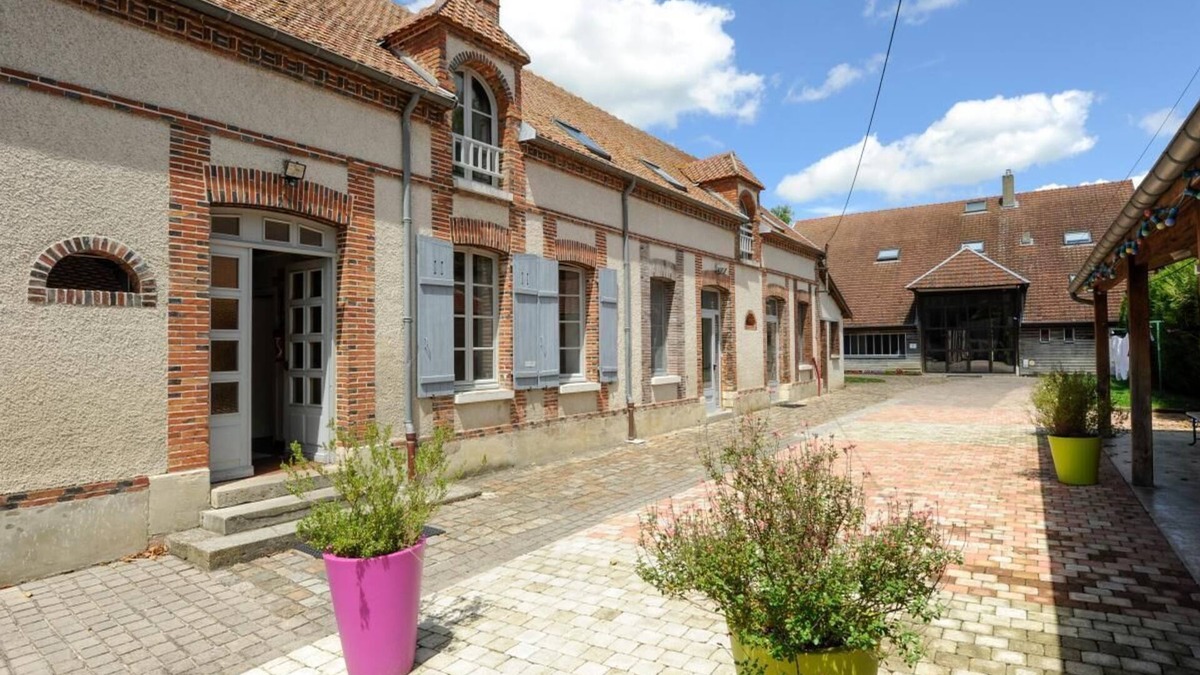 Mery-sur-Seine House | Group Gîte - 69 people