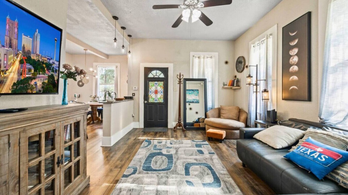 Denver Heights Apartment | Group Getaway Backyard Theater Close to River Walk