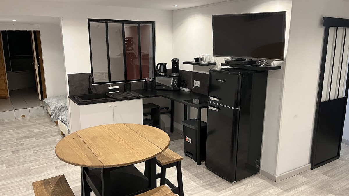 Lyon House | Group gite on the outskirts of Lyon Sleeps 39