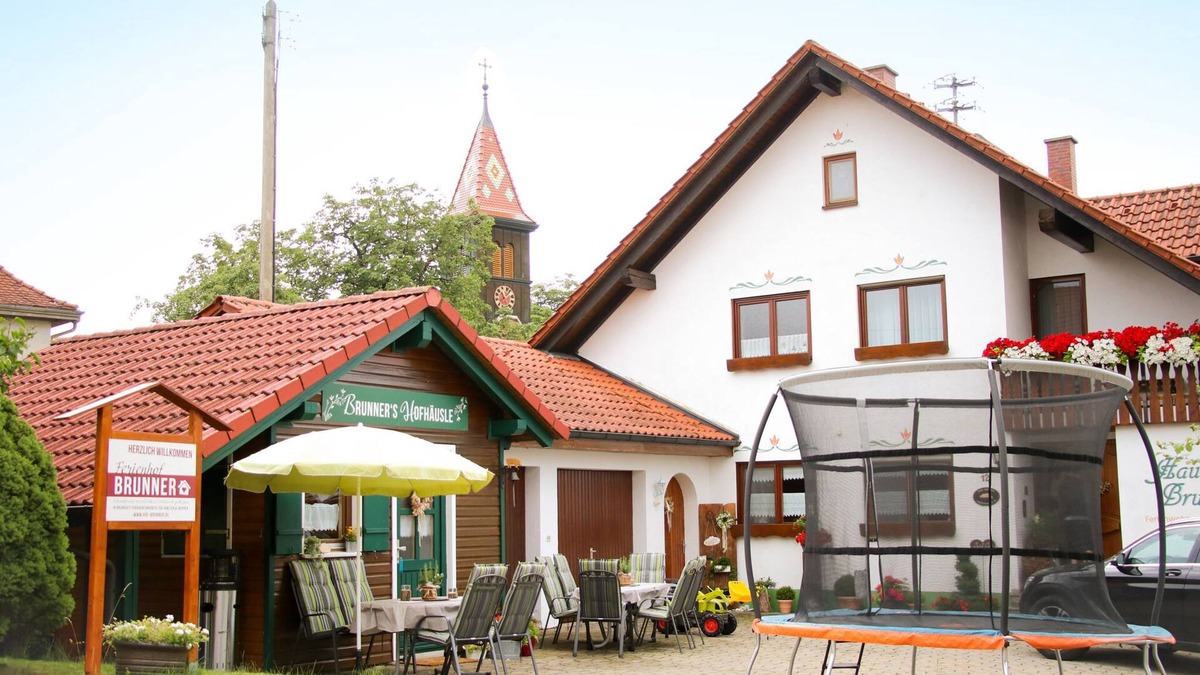 Hayingen Apartment | Group holiday apartment "Dorfglück", 180sqm, garden, balcony, 3 bedrooms, 1 multi-bed room, max. 13 people