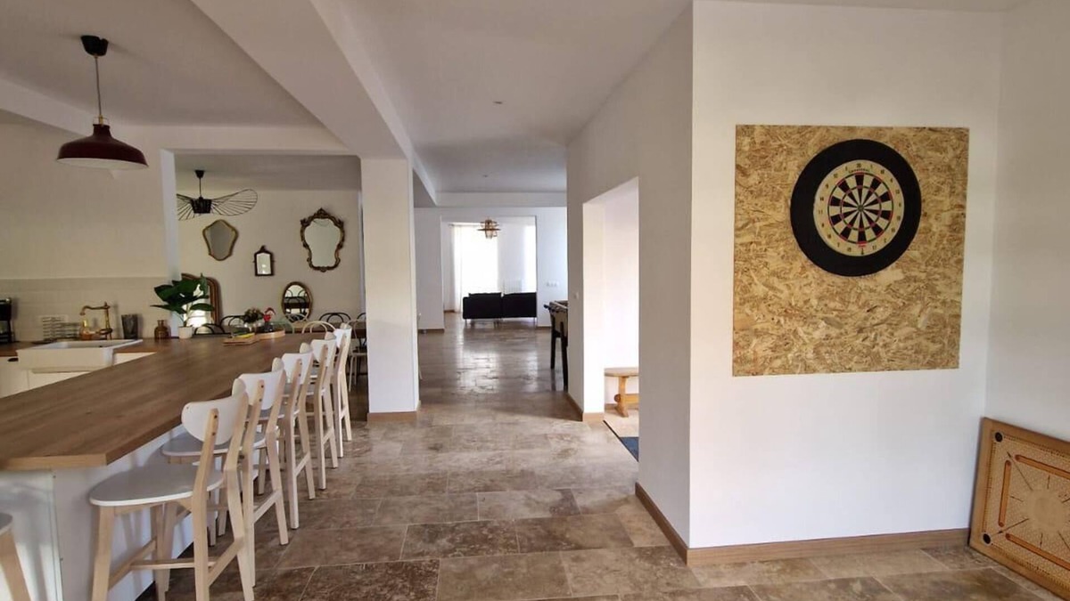 Molesme House | Group home in Burgundy: L'Antre Amis - Spacious accommodation for family and friends